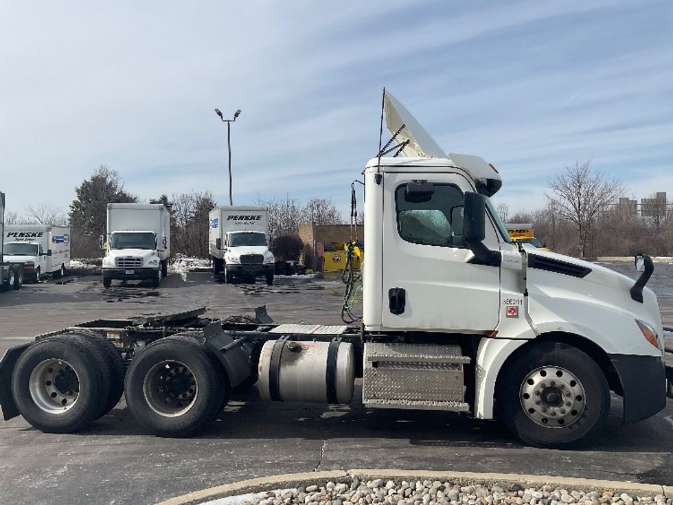 Day Cab Tractor-Heavy Duty Tractors-Freightliner-2020-T12664ST-Perrysburg-OH-437,314\n\t\tmiles-$ 48,750 - Image 8