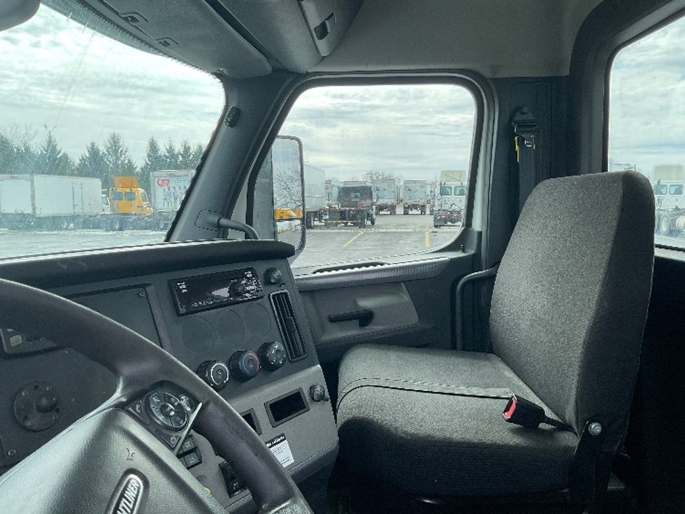 Day Cab Tractor-Heavy Duty Tractors-Freightliner-2020-T12664ST-Perrysburg-OH-504,806\n\t\tmiles-$ 37,500 - Image 10