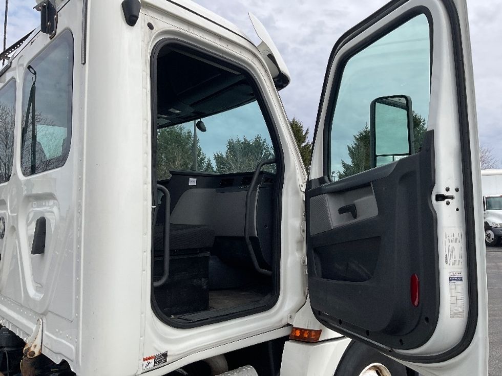 Day Cab Tractor-Heavy Duty Tractors-Freightliner-2020-T12664ST-Perrysburg-OH-504,806\n\t\tmiles-$ 37,500 - Image 12