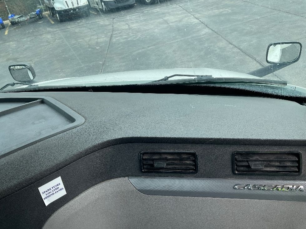 Day Cab Tractor-Heavy Duty Tractors-Freightliner-2020-T12664ST-Perrysburg-OH-504,806\n\t\tmiles-$ 37,500 - Image 13