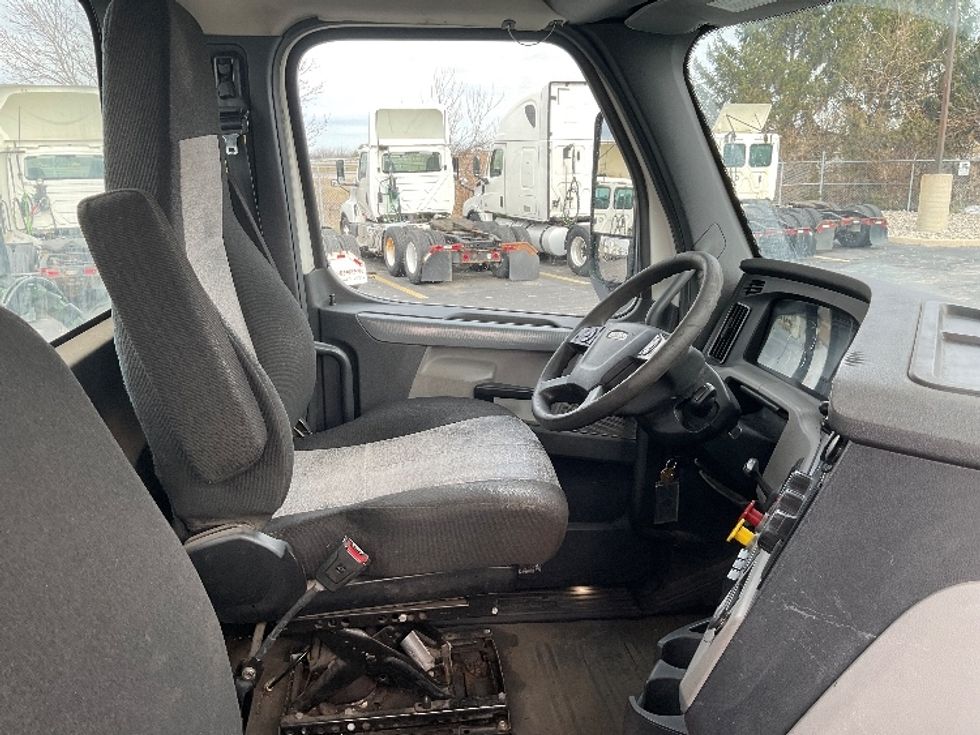 Day Cab Tractor-Heavy Duty Tractors-Freightliner-2020-T12664ST-Perrysburg-OH-504,806\n\t\tmiles-$ 37,500 - Image 14