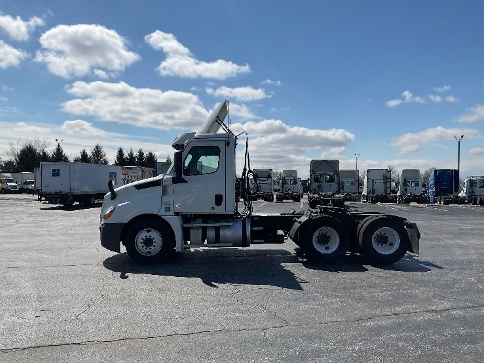 Day Cab Tractor-Heavy Duty Tractors-Freightliner-2020-T12664ST-Perrysburg-OH-504,806\n\t\tmiles-$ 37,500 - Image 4