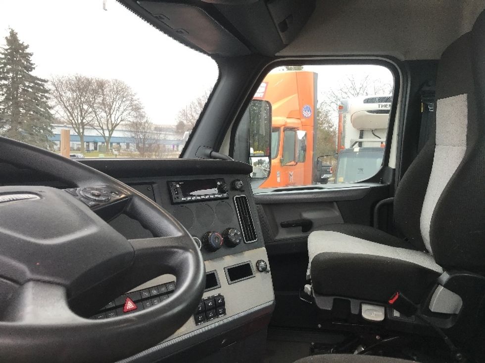 Day Cab Tractor-Heavy Duty Tractors-Freightliner-2020-T12664ST-Pewaukee-WI-443,094\n\t\tmiles-$ 47,750 - Image 10
