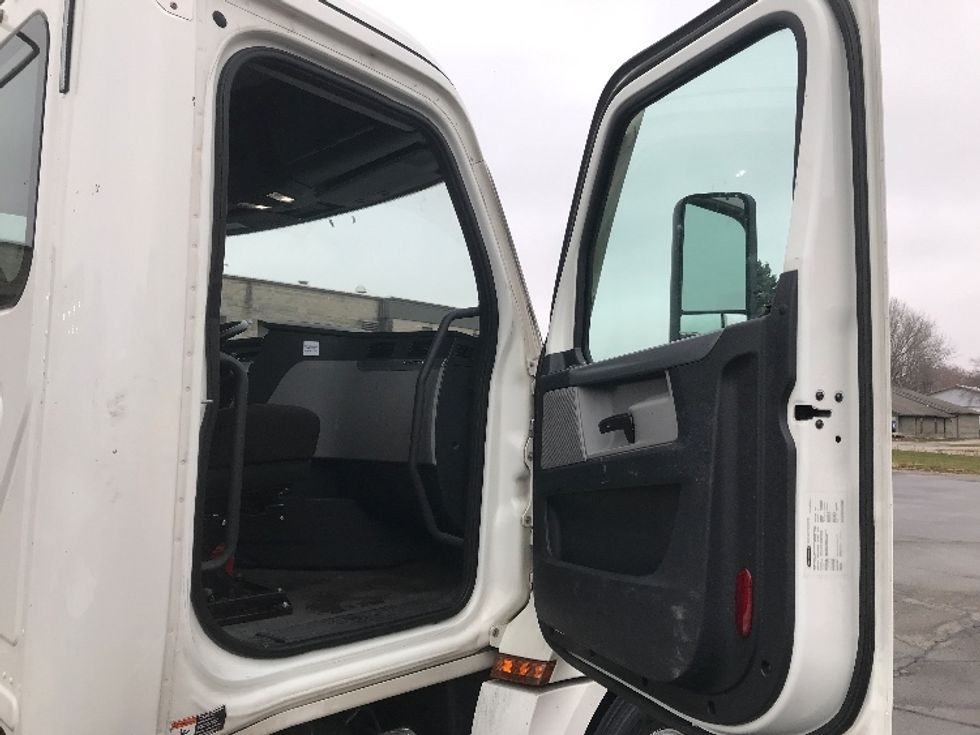 Day Cab Tractor-Heavy Duty Tractors-Freightliner-2020-T12664ST-Pewaukee-WI-443,094\n\t\tmiles-$ 47,750 - Image 12