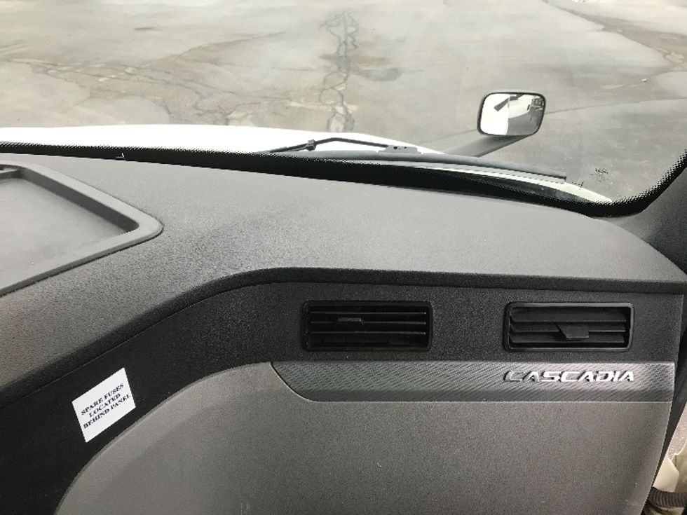 Day Cab Tractor-Heavy Duty Tractors-Freightliner-2020-T12664ST-Pewaukee-WI-443,094\n\t\tmiles-$ 47,750 - Image 13