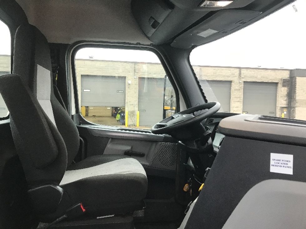 Day Cab Tractor-Heavy Duty Tractors-Freightliner-2020-T12664ST-Pewaukee-WI-443,094\n\t\tmiles-$ 47,750 - Image 14