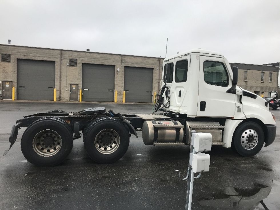 Day Cab Tractor-Heavy Duty Tractors-Freightliner-2020-T12664ST-Pewaukee-WI-443,094\n\t\tmiles-$ 47,750 - Image 8