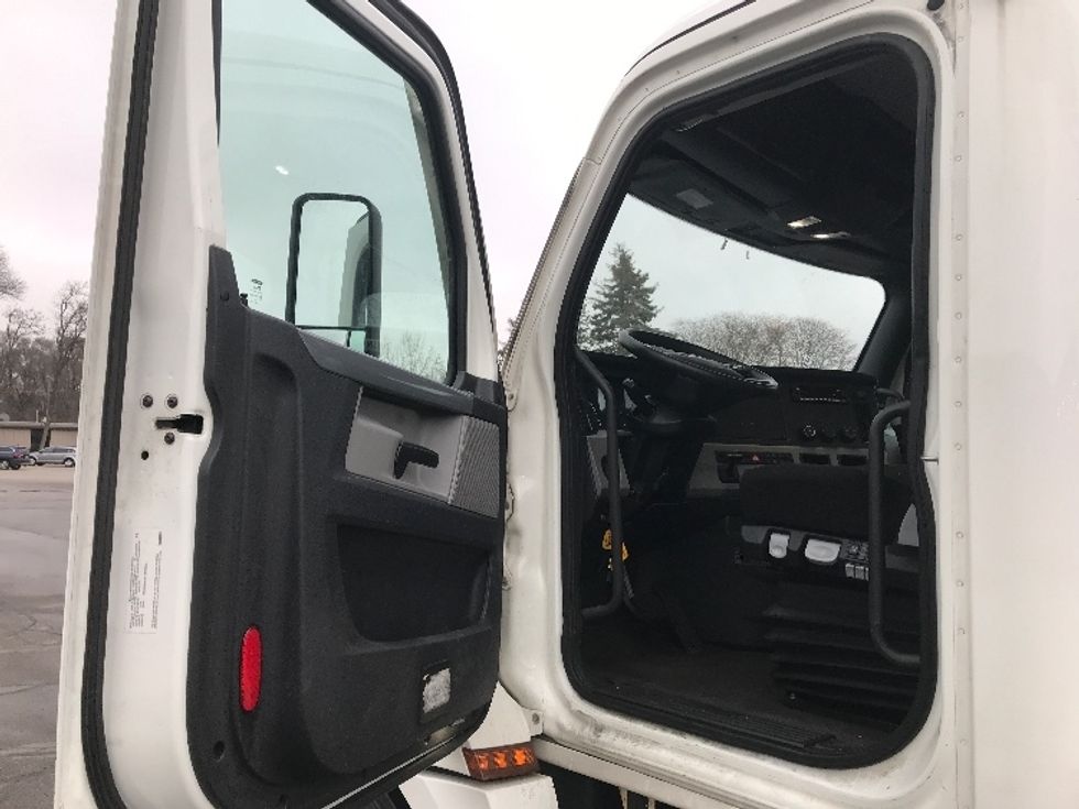 Day Cab Tractor-Heavy Duty Tractors-Freightliner-2020-T12664ST-Pewaukee-WI-443,094\n\t\tmiles-$ 47,750 - Image 9