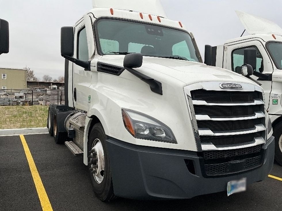 Day Cab Tractor-Heavy Duty Tractors-Freightliner-2020-T12664ST-Pewaukee-WI-558,567\n\t\tmiles-$ 36,750 - Image 1