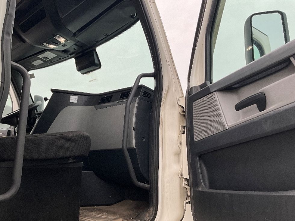 Day Cab Tractor-Heavy Duty Tractors-Freightliner-2020-T12664ST-Pewaukee-WI-558,567\n\t\tmiles-$ 36,750 - Image 11