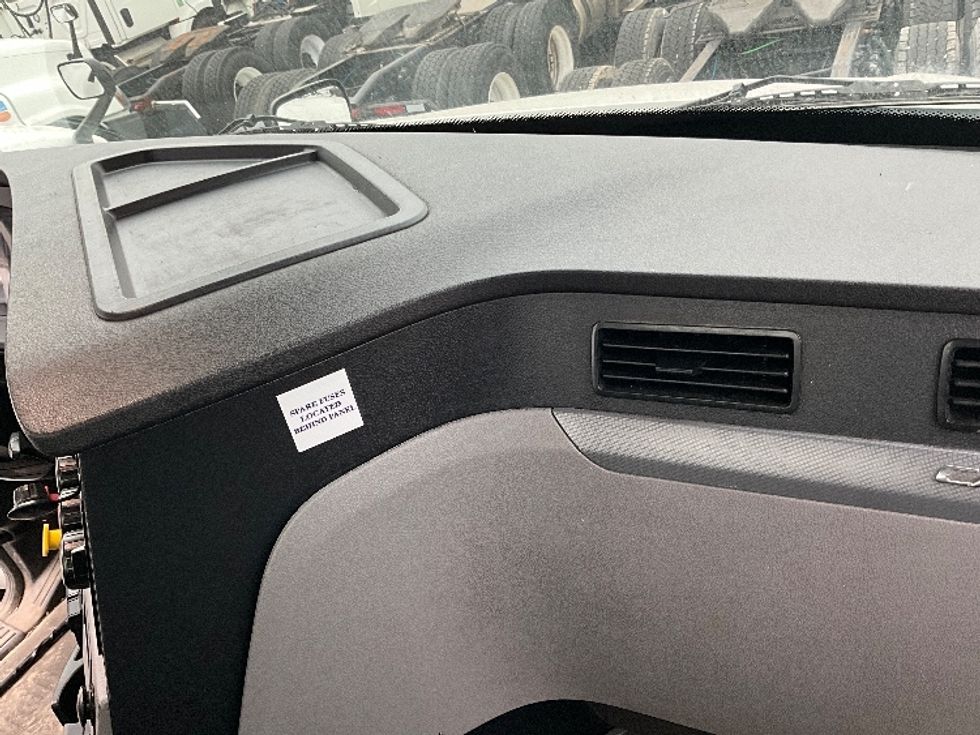 Day Cab Tractor-Heavy Duty Tractors-Freightliner-2020-T12664ST-Pewaukee-WI-558,567\n\t\tmiles-$ 36,750 - Image 12