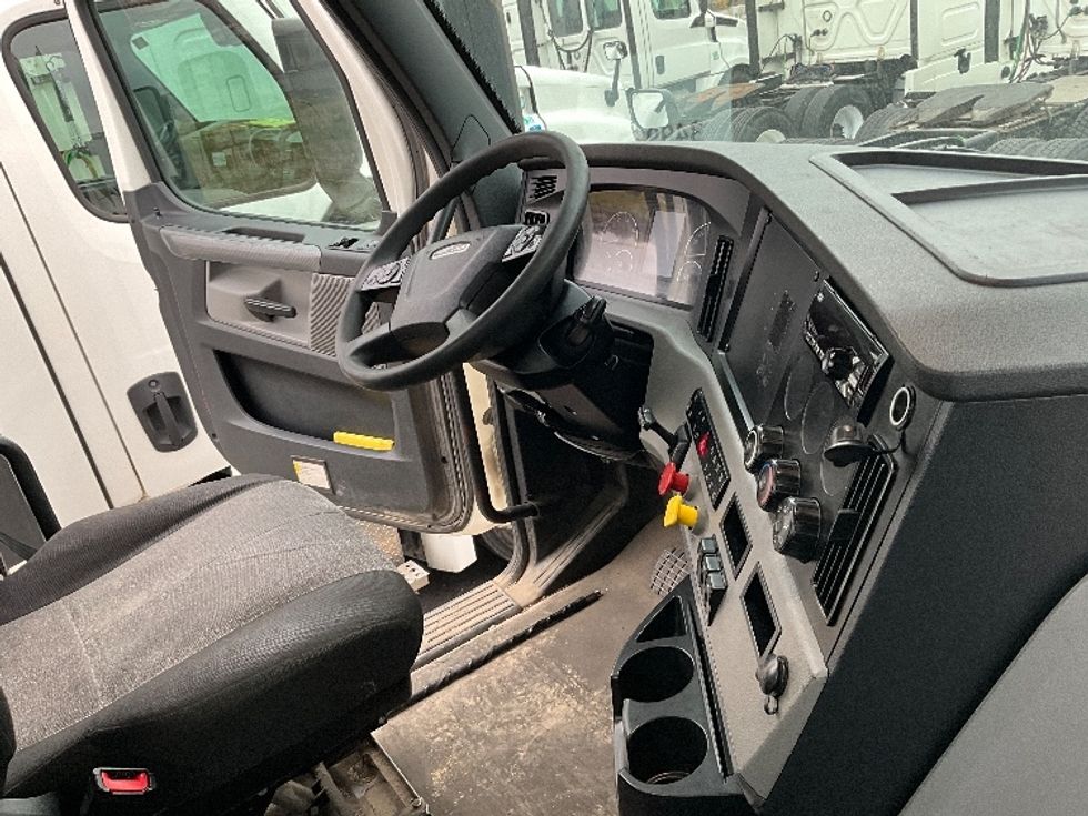 Day Cab Tractor-Heavy Duty Tractors-Freightliner-2020-T12664ST-Pewaukee-WI-558,567\n\t\tmiles-$ 36,750 - Image 13
