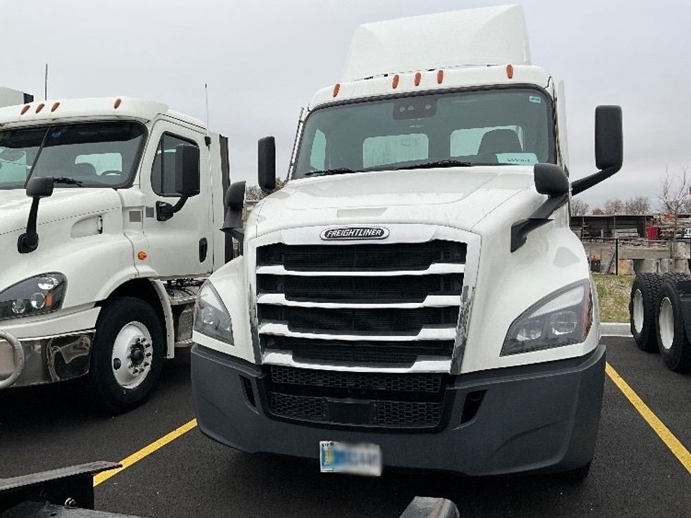 Day Cab Tractor-Heavy Duty Tractors-Freightliner-2020-T12664ST-Pewaukee-WI-558,567\n\t\tmiles-$ 36,750 - Image 2