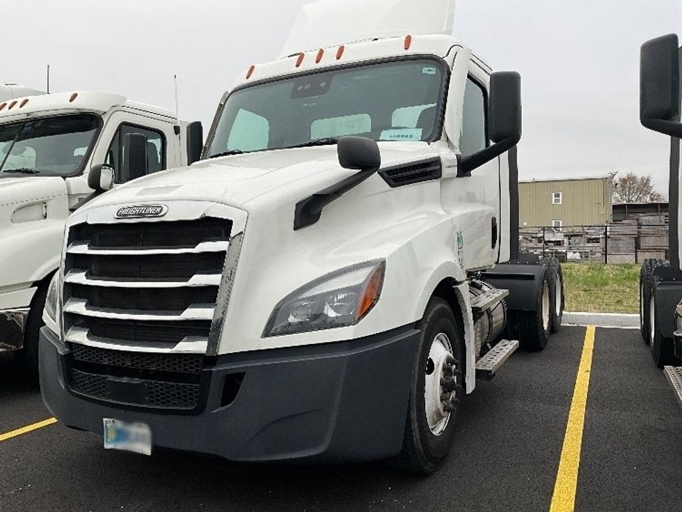 Day Cab Tractor-Heavy Duty Tractors-Freightliner-2020-T12664ST-Pewaukee-WI-558,567\n\t\tmiles-$ 36,750 - Image 3