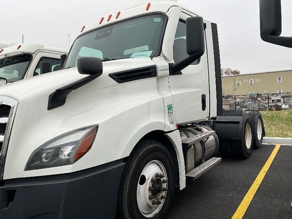 Day Cab Tractor-Heavy Duty Tractors-Freightliner-2020-T12664ST-Pewaukee-WI-558,567\n\t\tmiles-$ 36,750 - Image 4