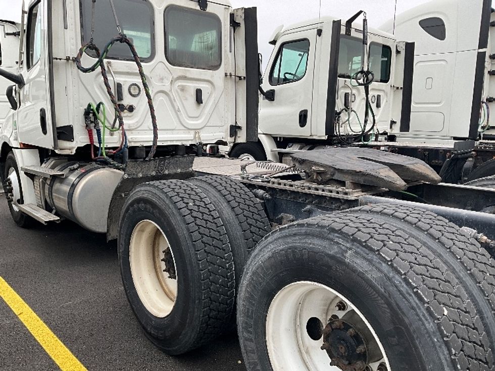 Day Cab Tractor-Heavy Duty Tractors-Freightliner-2020-T12664ST-Pewaukee-WI-558,567\n\t\tmiles-$ 36,750 - Image 5