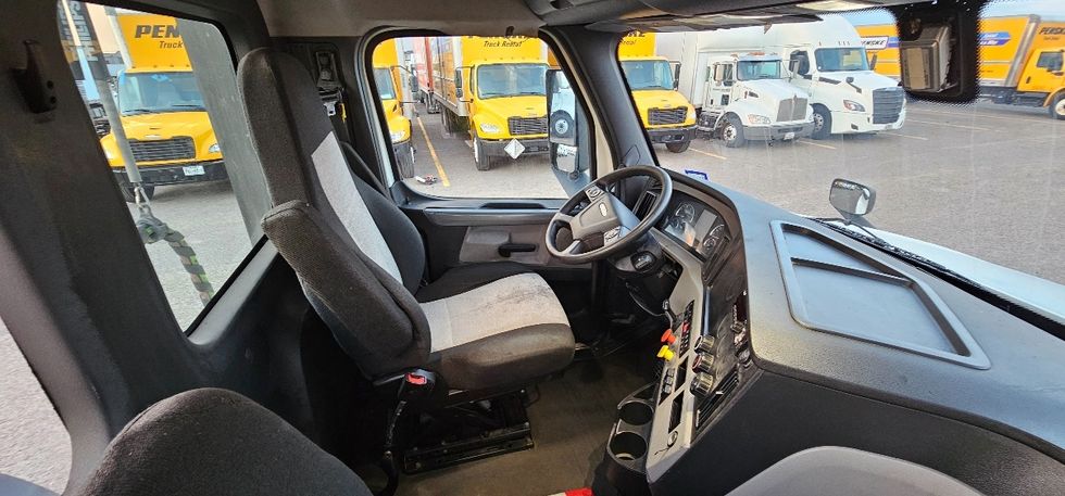 Day Cab Tractor-Heavy Duty Tractors-Freightliner-2020-T12664ST-Pharr-TX-277,913\n\t\tmiles-$ 60,500 - Image 14