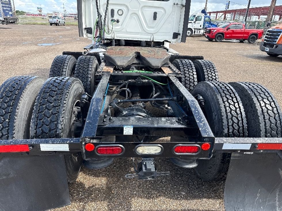 Day Cab Tractor-Heavy Duty Tractors-Freightliner-2020-T12664ST-Pharr-TX-277,913\n\t\tmiles-$ 60,500 - Image 6