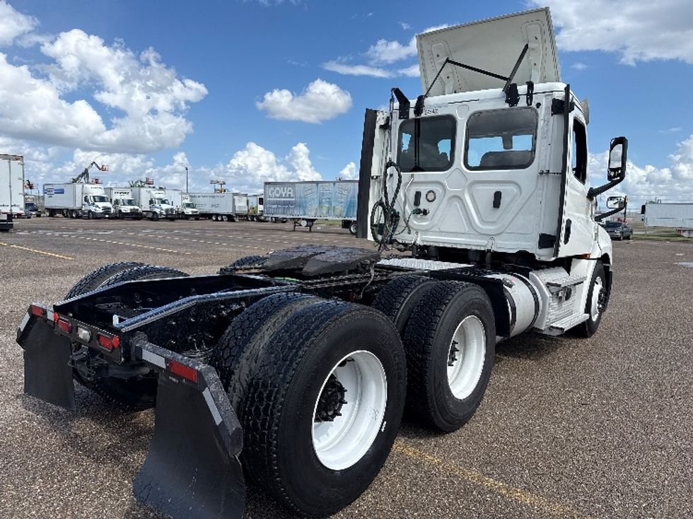 Day Cab Tractor-Heavy Duty Tractors-Freightliner-2020-T12664ST-Pharr-TX-277,913\n\t\tmiles-$ 60,500 - Image 7