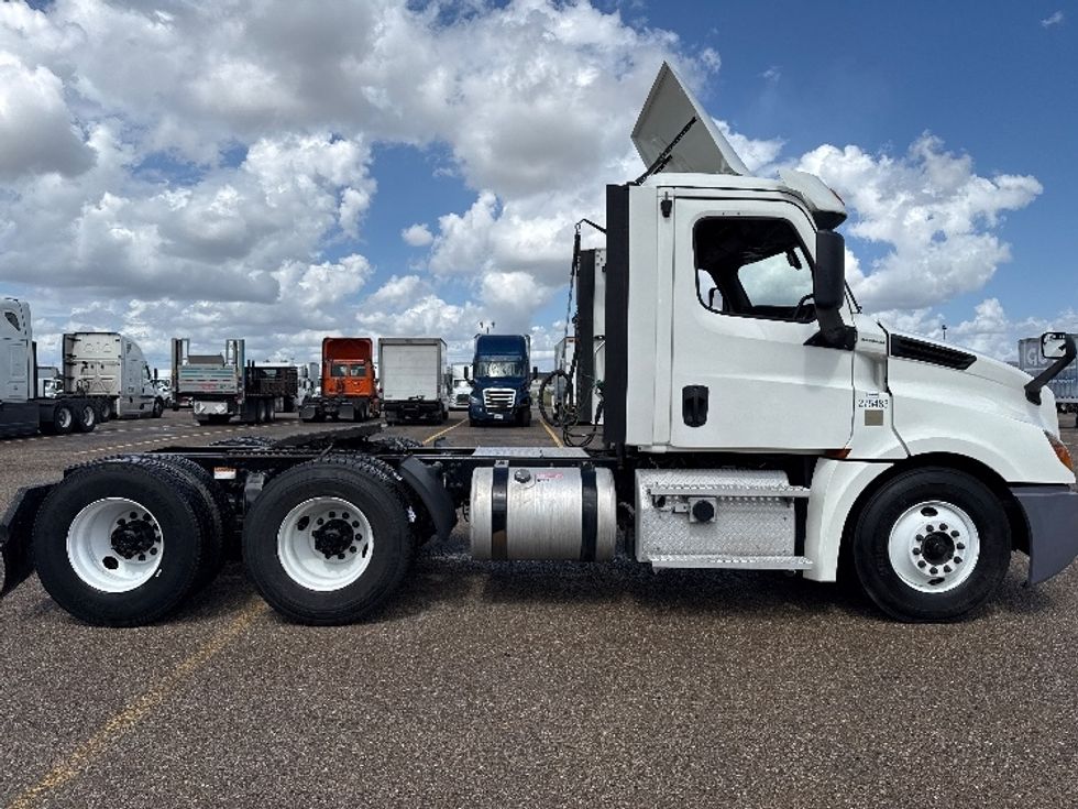 Day Cab Tractor-Heavy Duty Tractors-Freightliner-2020-T12664ST-Pharr-TX-277,913\n\t\tmiles-$ 60,500 - Image 8