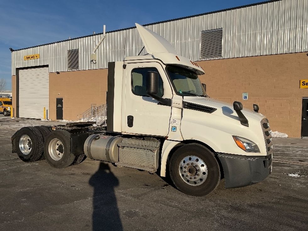 Day Cab Tractor-Heavy Duty Tractors-Freightliner-2020-T12664ST-Philadelphia-PA-364,997\n\t\tmiles-$ 48,750 - Image 1