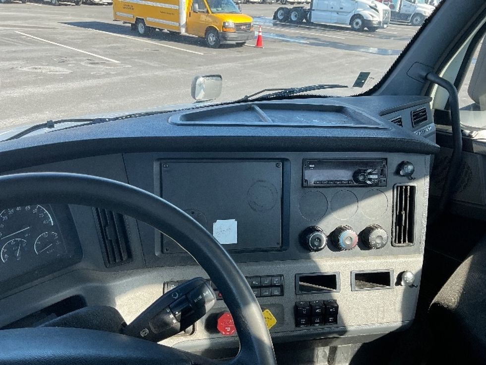 Day Cab Tractor-Heavy Duty Tractors-Freightliner-2020-T12664ST-Philadelphia-PA-364,997\n\t\tmiles-$ 48,750 - Image 10