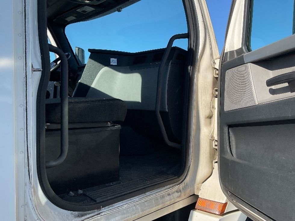 Day Cab Tractor-Heavy Duty Tractors-Freightliner-2020-T12664ST-Philadelphia-PA-364,997\n\t\tmiles-$ 48,750 - Image 12