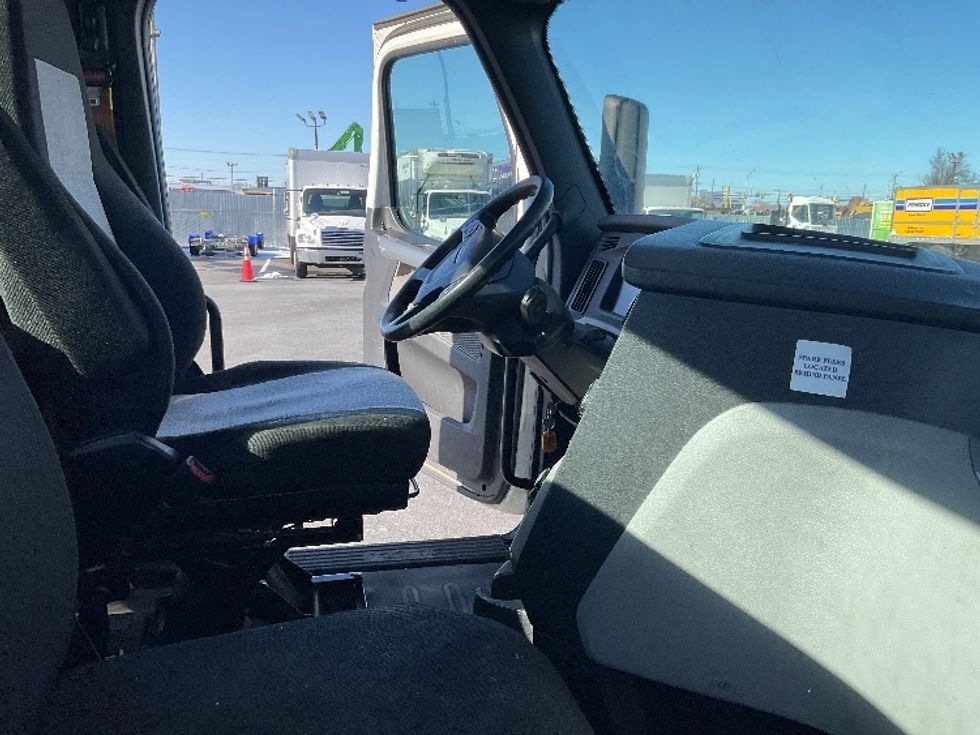 Day Cab Tractor-Heavy Duty Tractors-Freightliner-2020-T12664ST-Philadelphia-PA-364,997\n\t\tmiles-$ 48,750 - Image 14