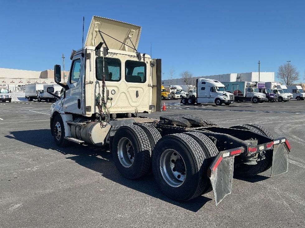 Day Cab Tractor-Heavy Duty Tractors-Freightliner-2020-T12664ST-Philadelphia-PA-364,997\n\t\tmiles-$ 48,750 - Image 5