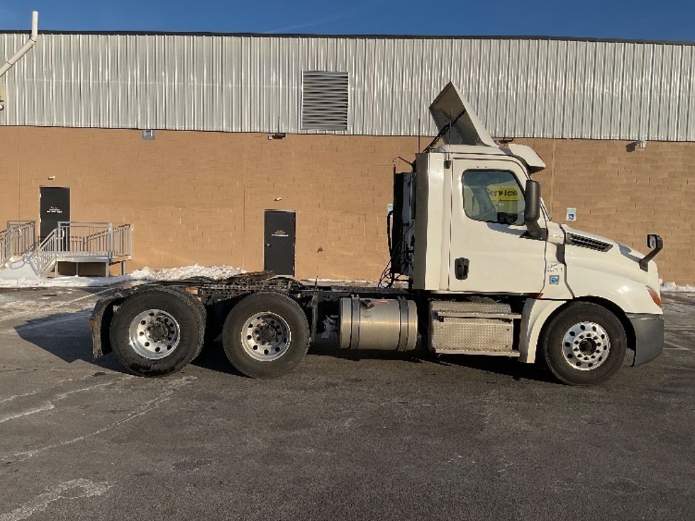 Day Cab Tractor-Heavy Duty Tractors-Freightliner-2020-T12664ST-Philadelphia-PA-364,997\n\t\tmiles-$ 48,750 - Image 8