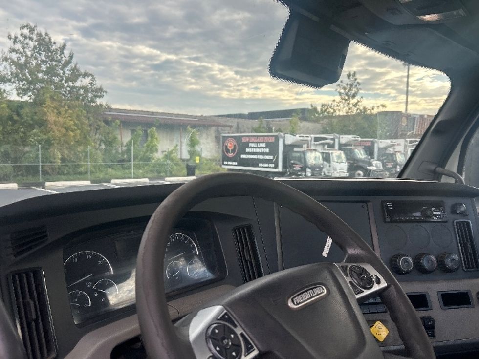 Day Cab Tractor-Heavy Duty Tractors-Freightliner-2020-T12664ST-Philadelphia-PA-375,504\n\t\tmiles-$ 49,750 - Image 10