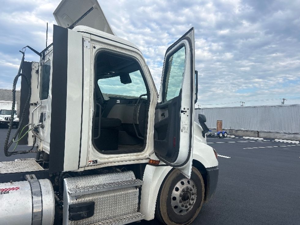 Day Cab Tractor-Heavy Duty Tractors-Freightliner-2020-T12664ST-Philadelphia-PA-375,504\n\t\tmiles-$ 49,750 - Image 12