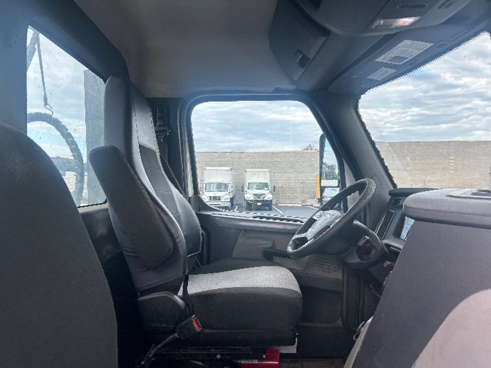 Day Cab Tractor-Heavy Duty Tractors-Freightliner-2020-T12664ST-Philadelphia-PA-375,504\n\t\tmiles-$ 49,750 - Image 14