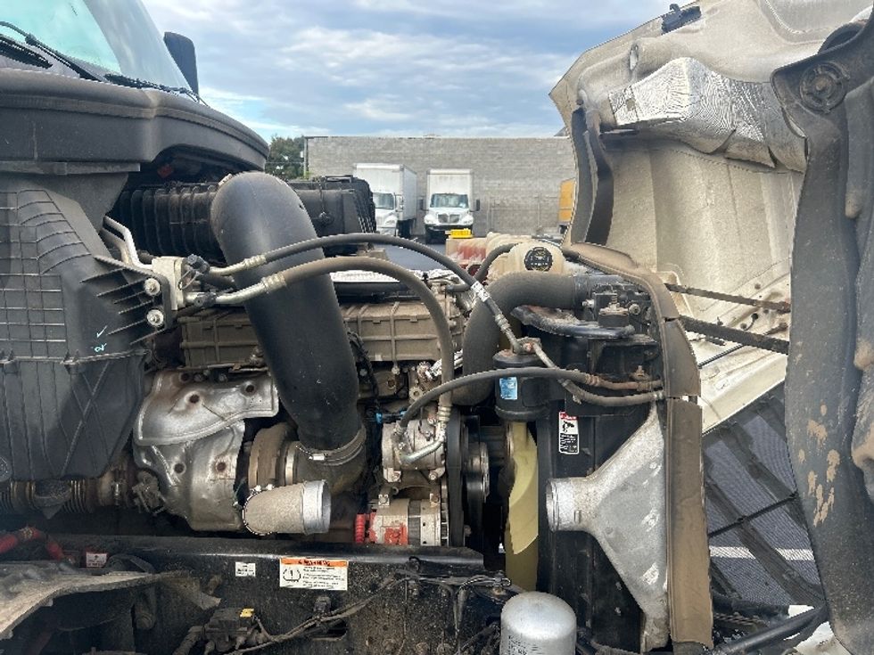 Day Cab Tractor-Heavy Duty Tractors-Freightliner-2020-T12664ST-Philadelphia-PA-375,504\n\t\tmiles-$ 49,750 - Image 15