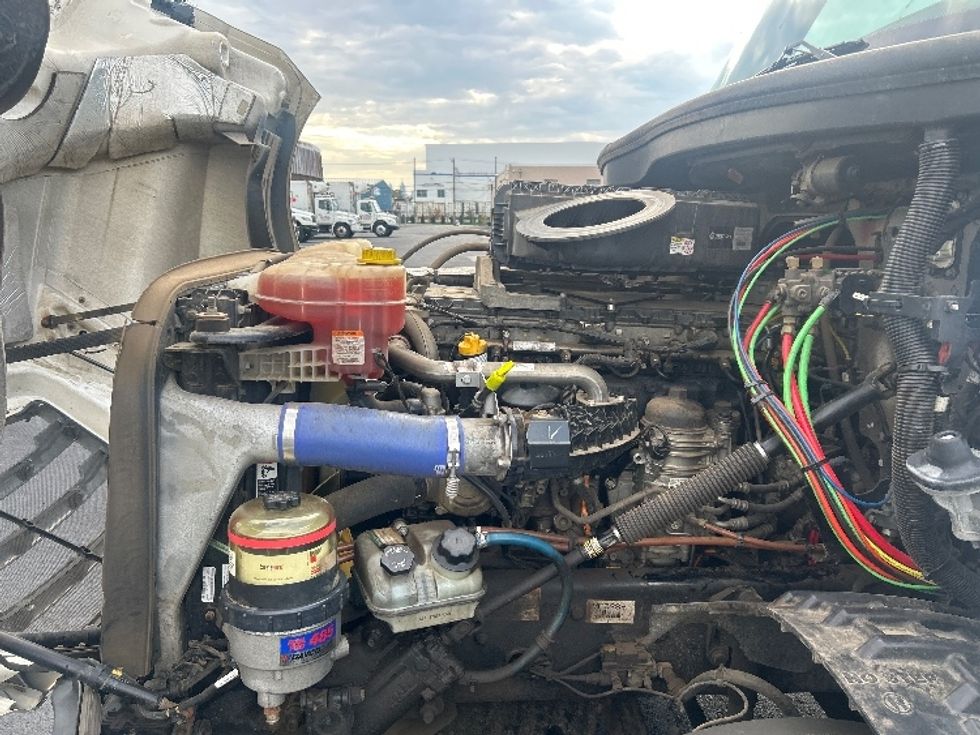 Day Cab Tractor-Heavy Duty Tractors-Freightliner-2020-T12664ST-Philadelphia-PA-375,504\n\t\tmiles-$ 49,750 - Image 16