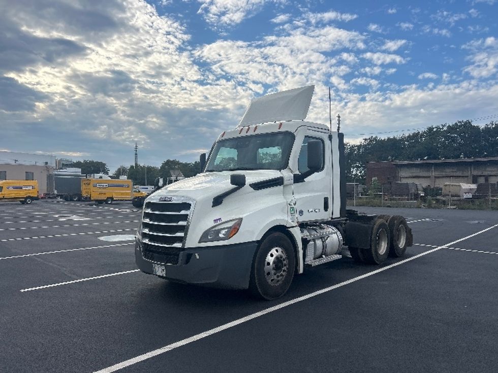 Day Cab Tractor-Heavy Duty Tractors-Freightliner-2020-T12664ST-Philadelphia-PA-375,504\n\t\tmiles-$ 49,750 - Image 3