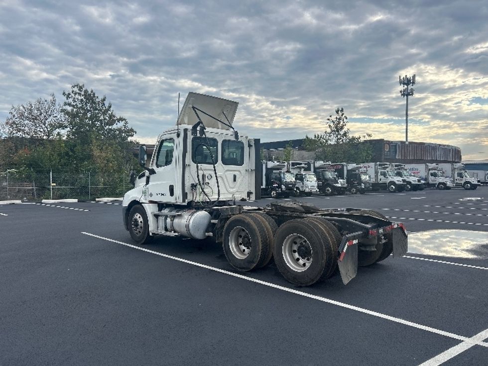 Day Cab Tractor-Heavy Duty Tractors-Freightliner-2020-T12664ST-Philadelphia-PA-375,504\n\t\tmiles-$ 49,750 - Image 5