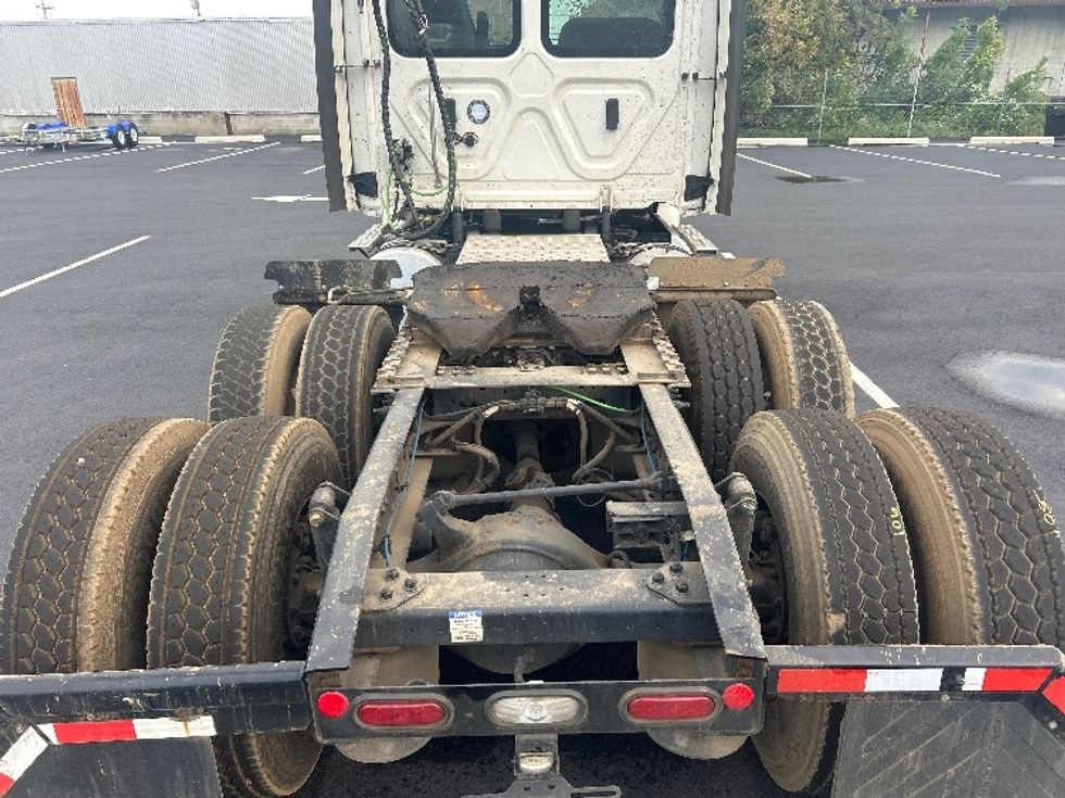 Day Cab Tractor-Heavy Duty Tractors-Freightliner-2020-T12664ST-Philadelphia-PA-375,504\n\t\tmiles-$ 49,750 - Image 6
