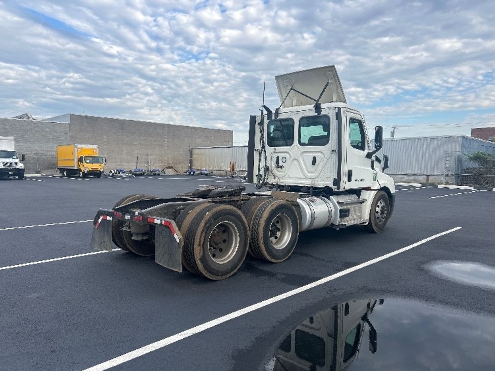 Day Cab Tractor-Heavy Duty Tractors-Freightliner-2020-T12664ST-Philadelphia-PA-375,504\n\t\tmiles-$ 49,750 - Image 7