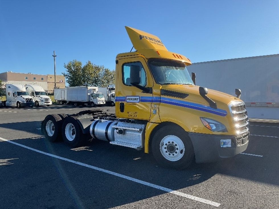 Day Cab Tractor-Heavy Duty Tractors-Freightliner-2020-T12664ST-Philadelphia-PA-524,645\n\t\tmiles-$ 34,000 - Image 1