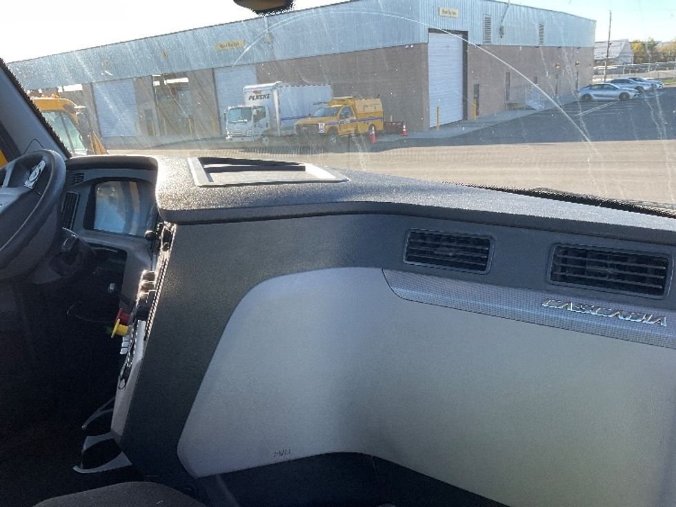 Day Cab Tractor-Heavy Duty Tractors-Freightliner-2020-T12664ST-Philadelphia-PA-524,645\n\t\tmiles-$ 34,000 - Image 13