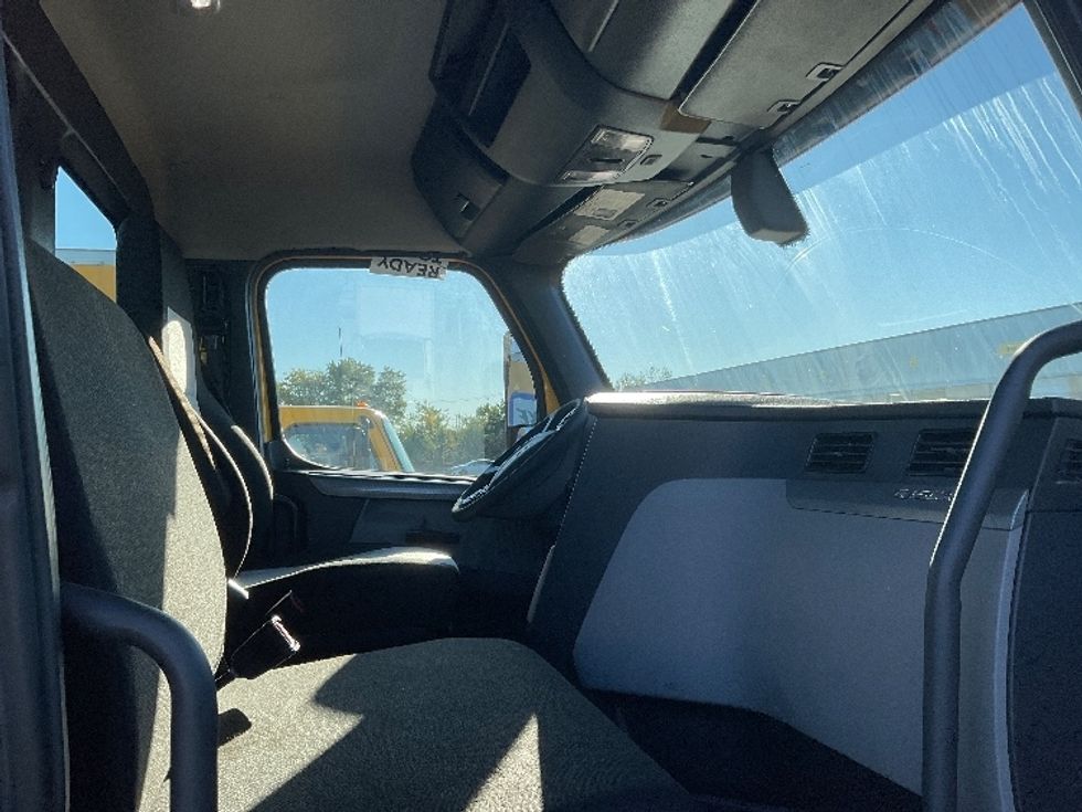 Day Cab Tractor-Heavy Duty Tractors-Freightliner-2020-T12664ST-Philadelphia-PA-524,645\n\t\tmiles-$ 34,000 - Image 14