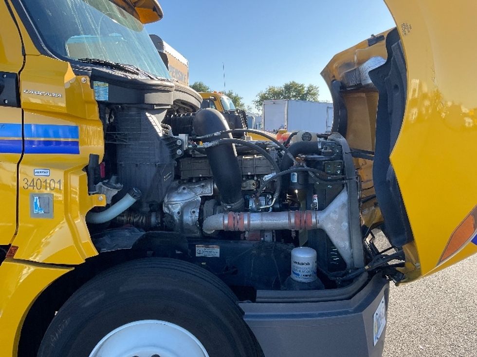 Day Cab Tractor-Heavy Duty Tractors-Freightliner-2020-T12664ST-Philadelphia-PA-524,645\n\t\tmiles-$ 34,000 - Image 15