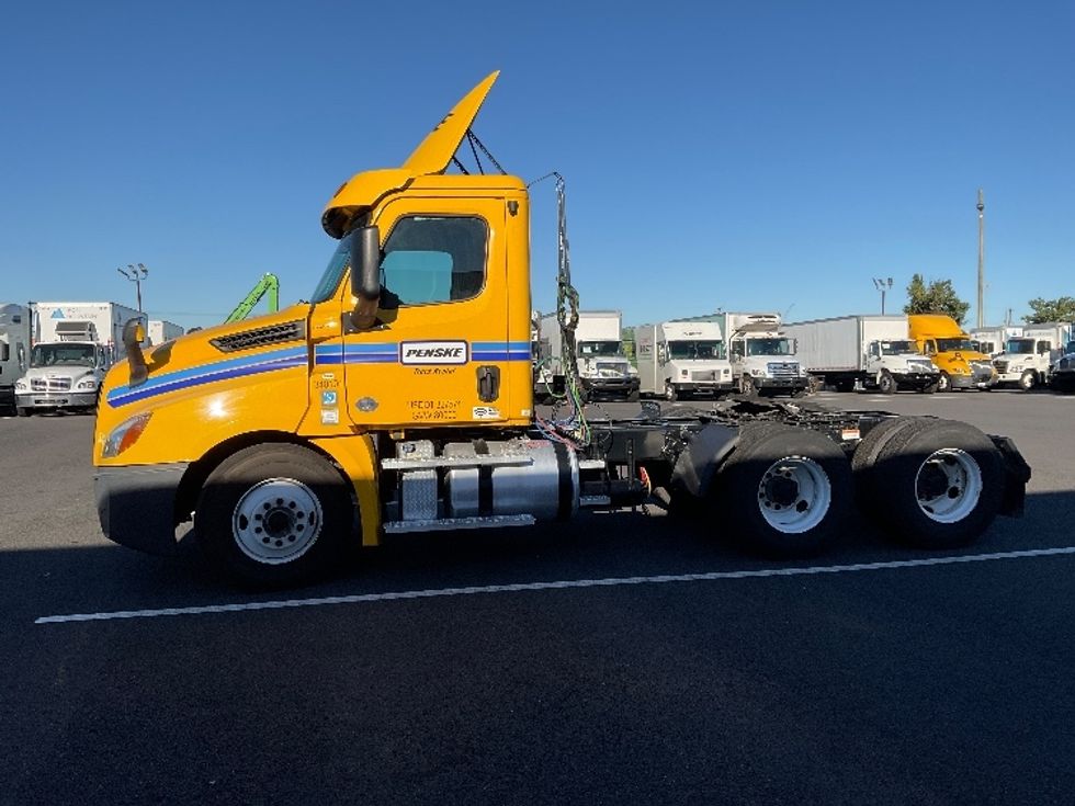 Day Cab Tractor-Heavy Duty Tractors-Freightliner-2020-T12664ST-Philadelphia-PA-524,645\n\t\tmiles-$ 34,000 - Image 4