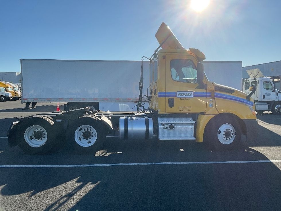 Day Cab Tractor-Heavy Duty Tractors-Freightliner-2020-T12664ST-Philadelphia-PA-524,645\n\t\tmiles-$ 34,000 - Image 8