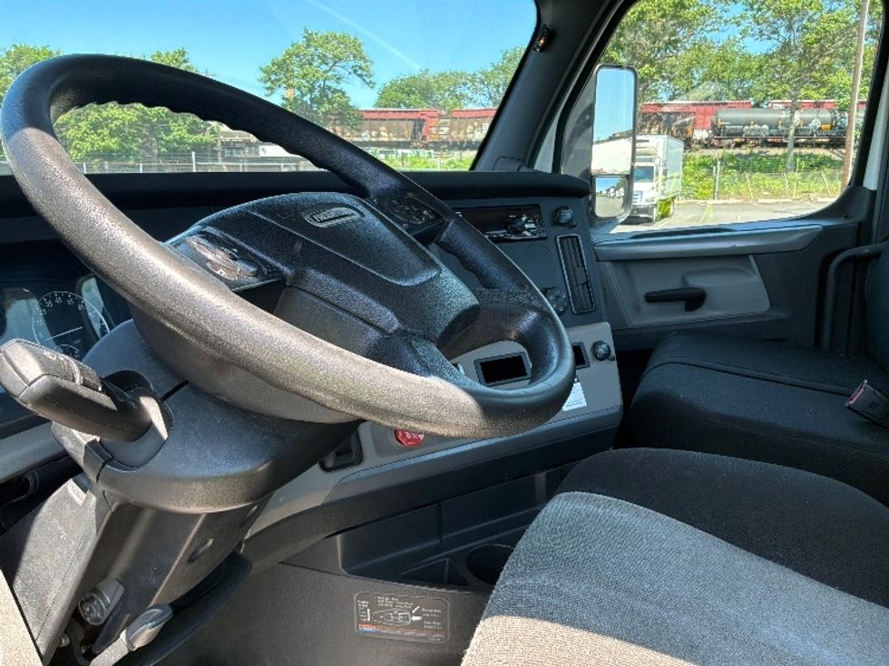 Day Cab Tractor-Heavy Duty Tractors-Freightliner-2020-T12664ST-Philadelphia-PA-91,039\n\t\tmiles-$ 66,750 - Image 10