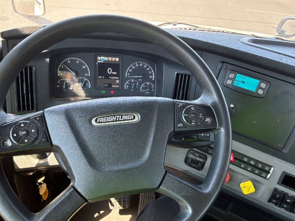 Day Cab Tractor-Heavy Duty Tractors-Freightliner-2020-T12664ST-Philadelphia-PA-91,039\n\t\tmiles-$ 66,750 - Image 11