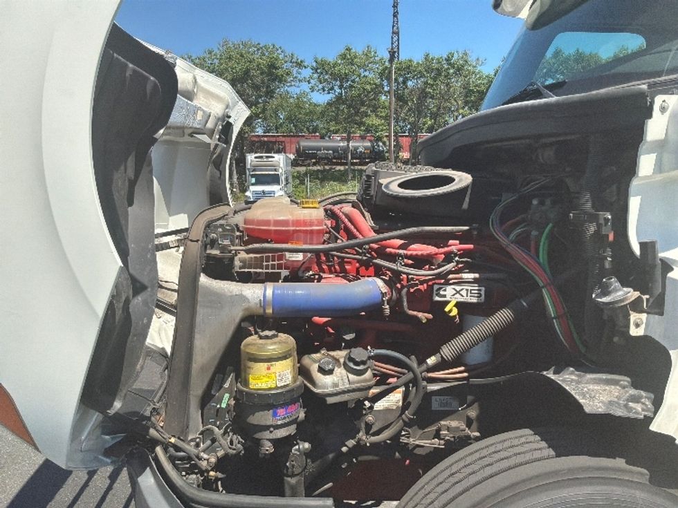 Day Cab Tractor-Heavy Duty Tractors-Freightliner-2020-T12664ST-Philadelphia-PA-91,039\n\t\tmiles-$ 66,750 - Image 16