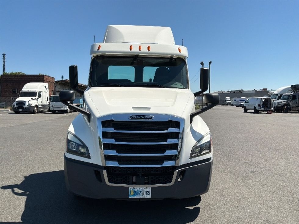 Day Cab Tractor-Heavy Duty Tractors-Freightliner-2020-T12664ST-Philadelphia-PA-91,039\n\t\tmiles-$ 66,750 - Image 2