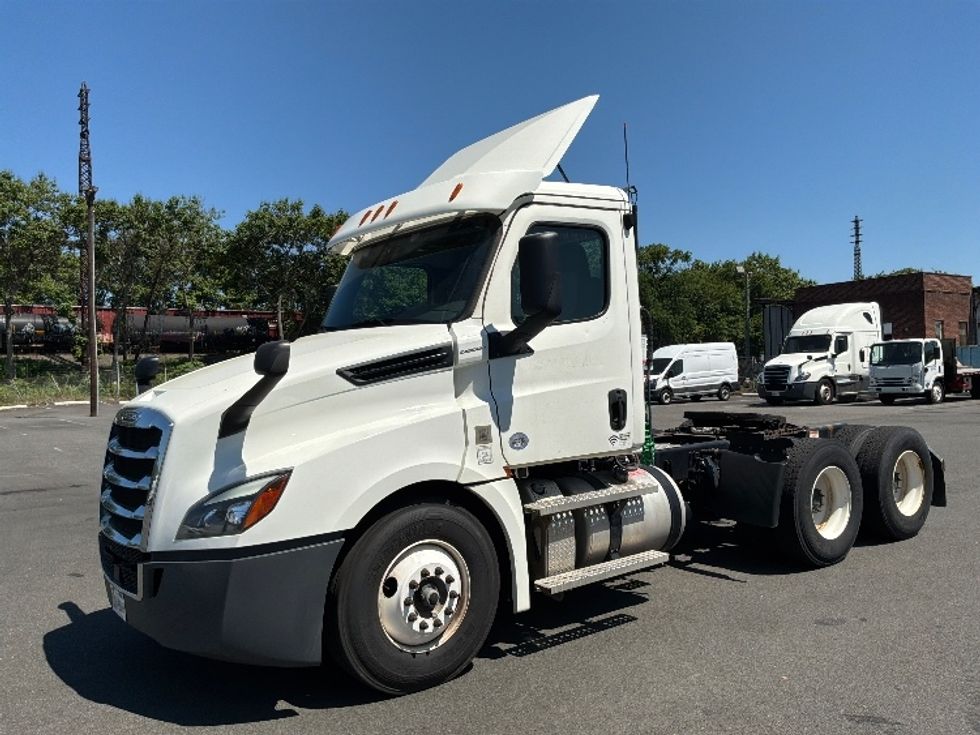 Day Cab Tractor-Heavy Duty Tractors-Freightliner-2020-T12664ST-Philadelphia-PA-91,039\n\t\tmiles-$ 66,750 - Image 3